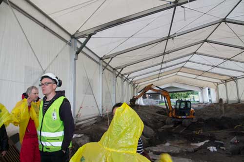 Mattias Öbrink berättar om stadens kyrka.